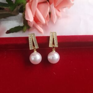 Pearl Golden Stud