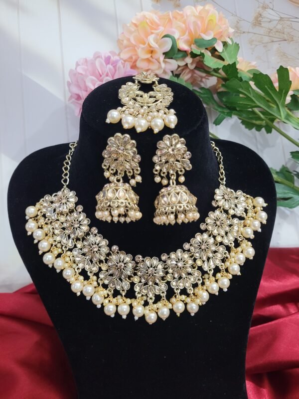Smriti Kundan Set - Golden