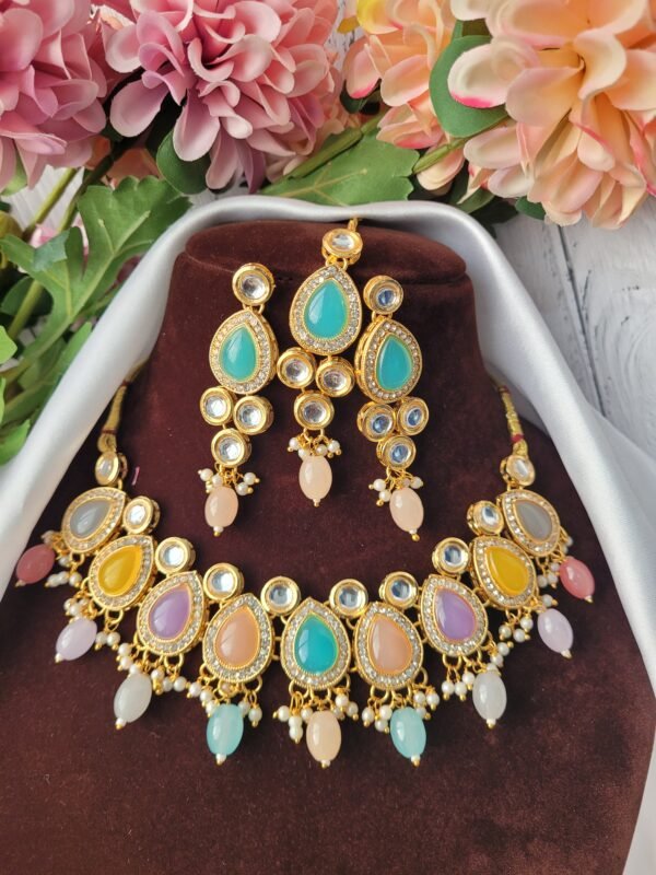 Multi Stone Set With Mangtika
