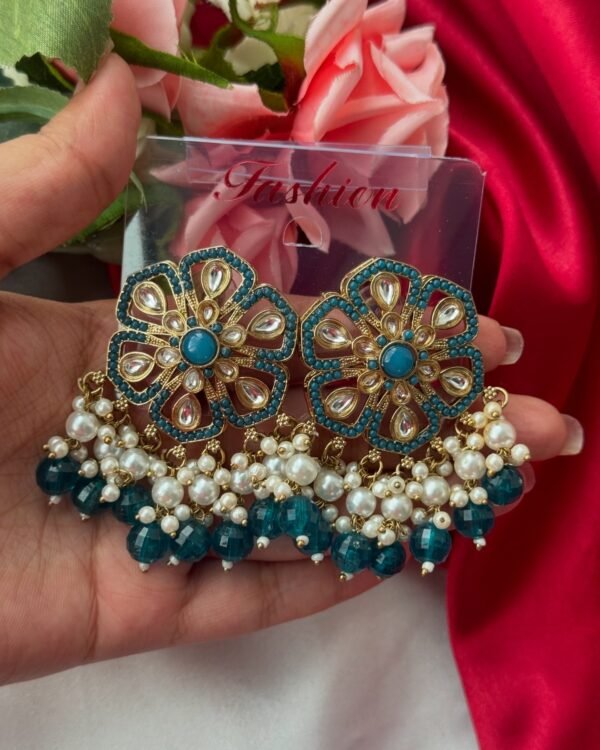 Flower studs - Teal blue