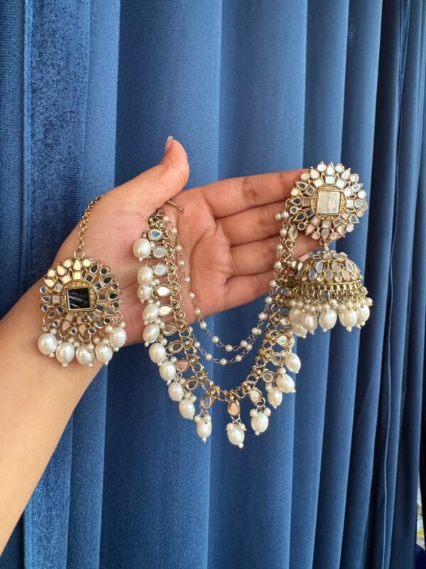 Nirali Kundan Earrings With Mangtika