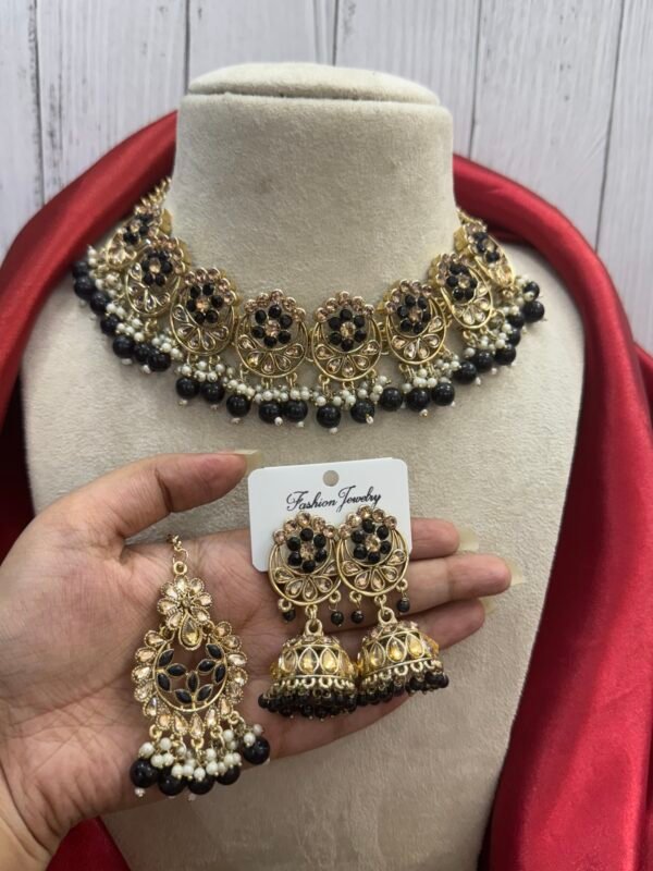 Smriti Kundan Set - Black