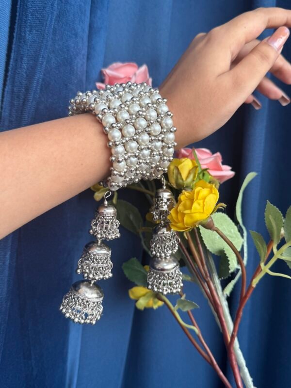 Pearl Swirl Kada With Latkan