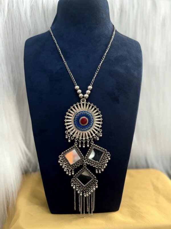 Long Neckpiece